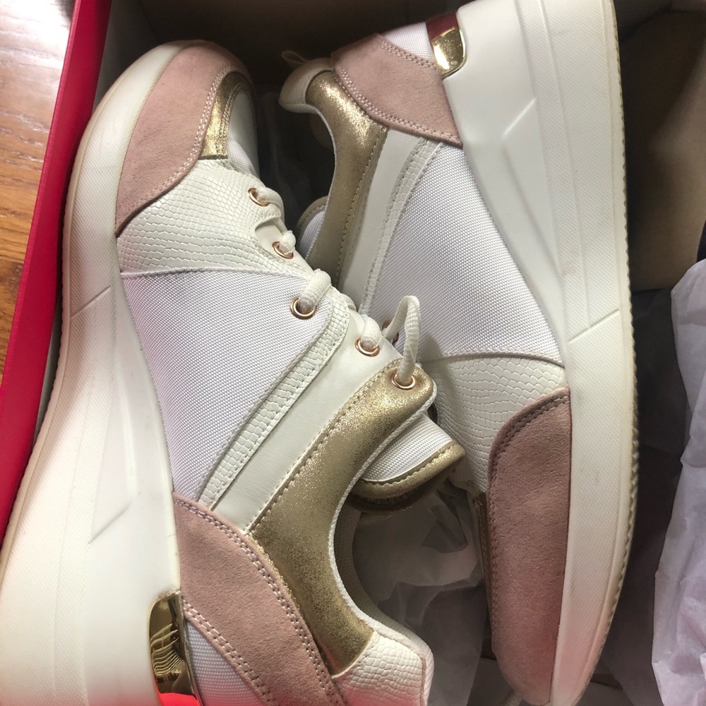 Fun, athleisure shoes-Size 9.5